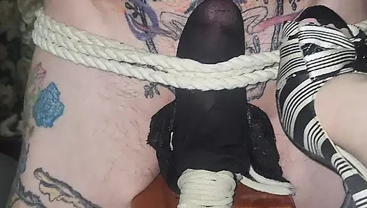Goode Girl Nylon Und Ballbusting