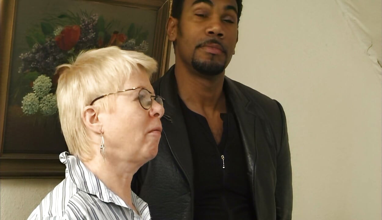 Loira Madura GILF Levando BBC Bem Fundo no Doggy Style