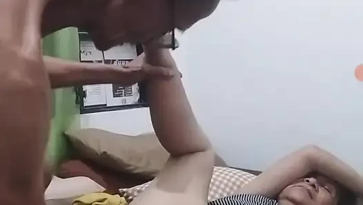 Sikişmeyi seviyor