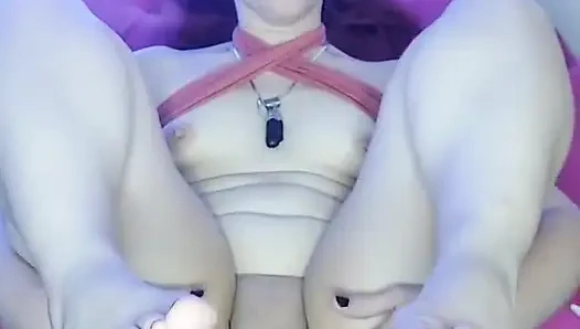Üvey babam bana kadın gibi sevişmeyi öğretiyor....