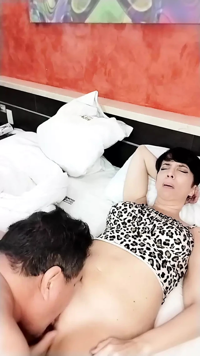 Eat my wife's delicious pussy