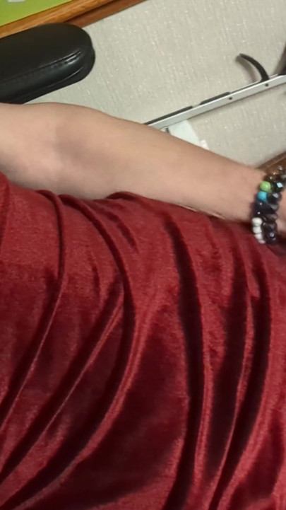 Zarif bayan senin için yarağını mastürbasyon yapıyor