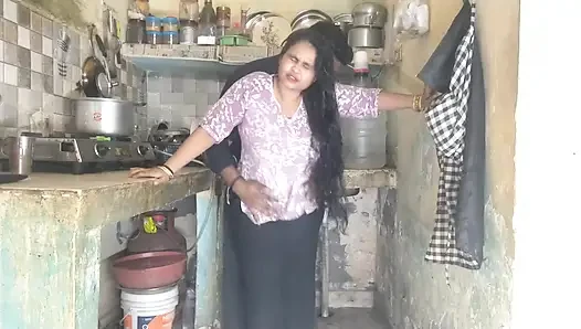 Azgın üvey kız kardeş mutfakta yakalandı - üvey erkek kardeş onu sert sikiyor