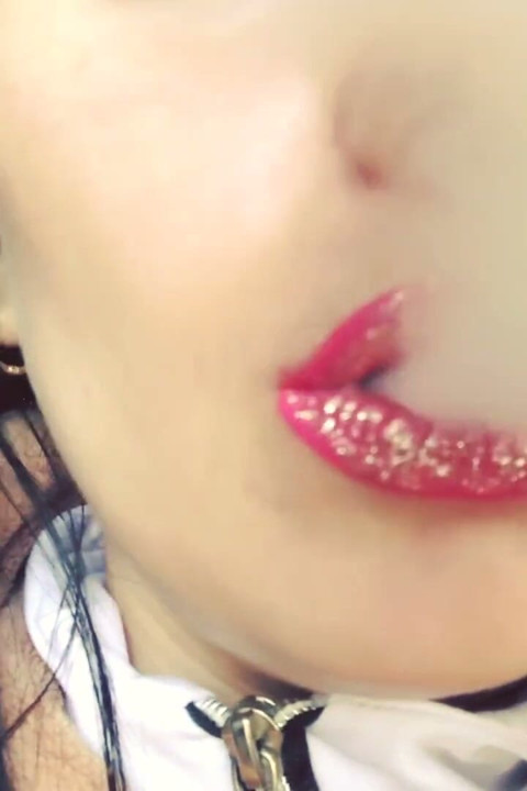 الهه سیگاری و رژ لب سکسی