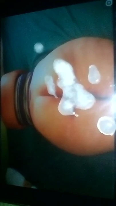 Pantat bbw gemuk besar seksinya ditutupi dengan sperma panasku