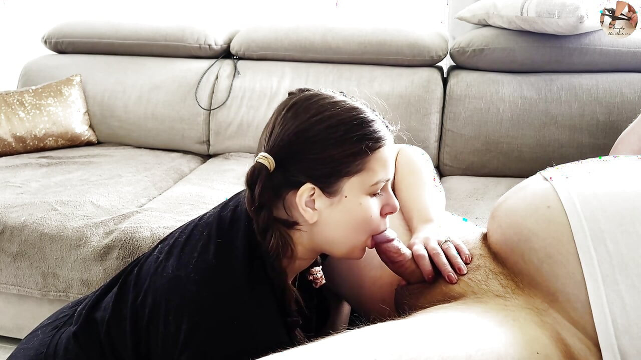 Amatör sürtük oral seks kraliçesi emiyor ve yutuyor