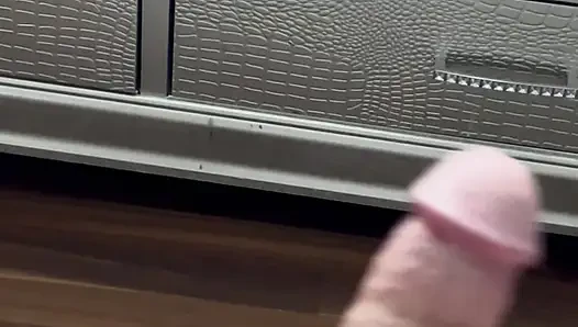Ellerimi bundan uzak tutamıyorum
