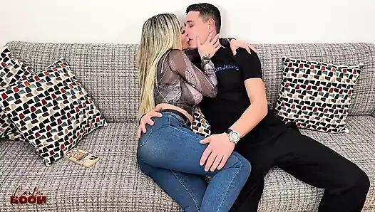 Aku dan suamiku sama pelayan hotel - carla boom