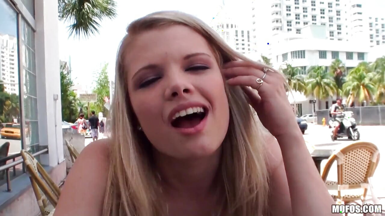 I Know That Girl - My Girlfriend Loves to Go Wild on Vacation