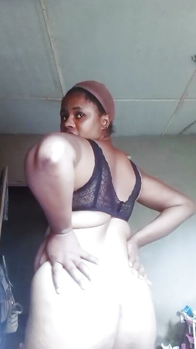 Nigerian village girl getting squirt on the live video