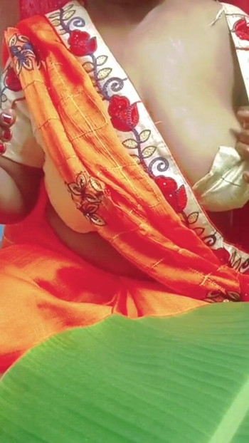 Doktor wanita memberikan rawatan untuk lelaki mati pujian dalam gayanya dan memberikan handjob yang bagus dengan urutan minyak dengan audio tamil penuh | Klip 2