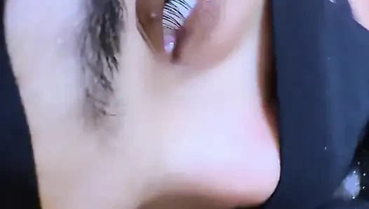 Арабская красивая горячая девушка-коллаж мастурбирует в хостеле и сквиртует с оргазмом!