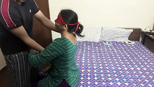 Jack komşusüne sert sikilmeyi öğretiyor ve gösteriyor
