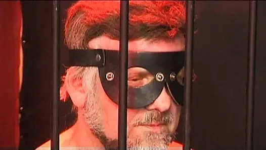 Tante seksi jerman rambut cokelat dientot habis-habisan pakai mainan seks