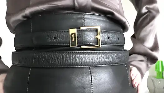 Примерка ремня в гостиной, часть 1, леди Виктория Валенте