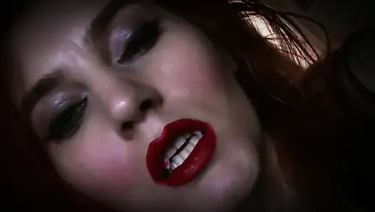 Love Bites oleh si cantik rambut merah