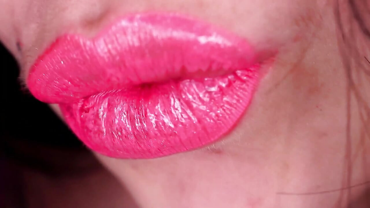 Pink glossy shiny lipnosis JOI