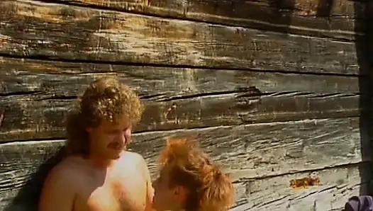 Vollbusiges deutsches schätzchen genießt atemberaubende anal-outdoor-orgie