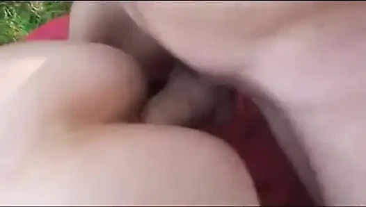 Cewek toket besar ngentot memek dildo di luar ruangan