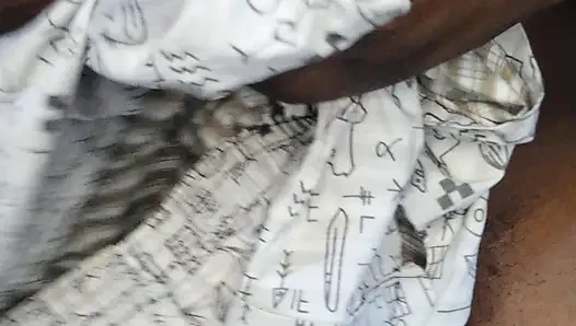 Yakışıklı olmak kolay değil mi, büyük bir penisle tüm orospular arkandan yürüyor