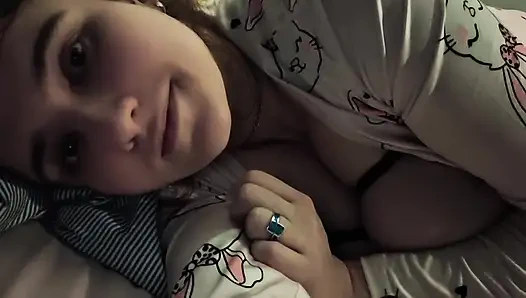 Pemandangan intim di tempat tidurku