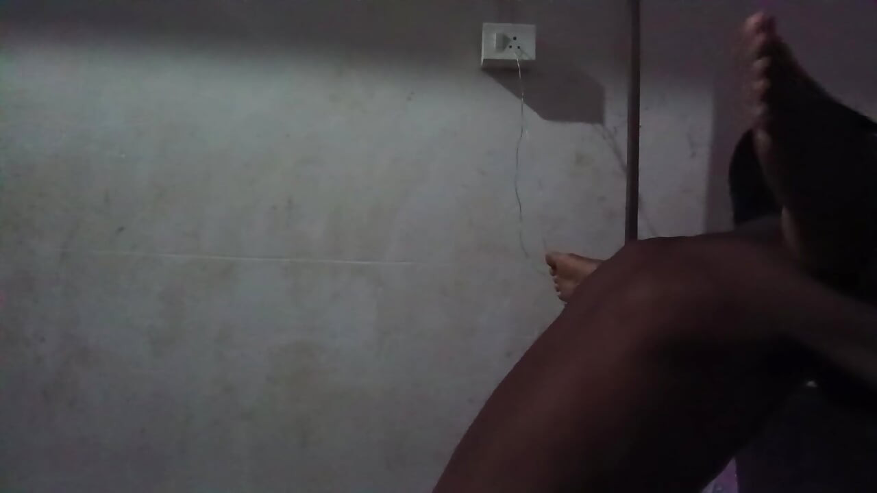 雷尔与爱在手电筒中的性爱之夜
