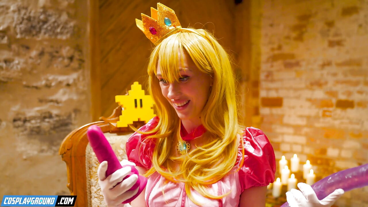Sky Pierce kao Princeza Peach se igra svojim kraljevskim igračkama - Super Mario Porn Cosplay Parodija
