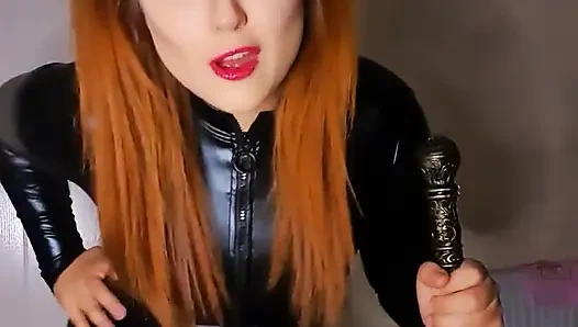 Доминантное унижение, инструкция по от госпожи в латексе в косплее Малефисента