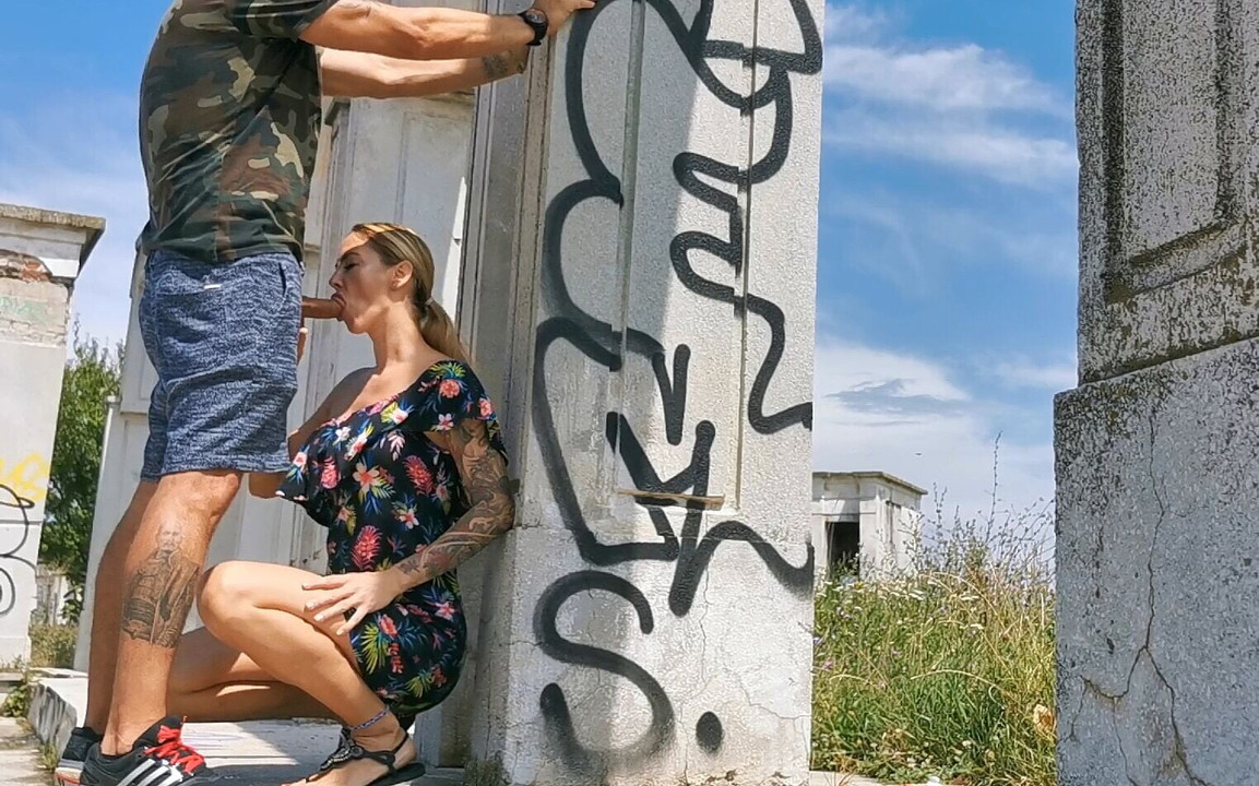 Amatőr pár baszik egy parkban