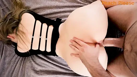 Kulüpten güzel, göt deliği yabancı açgözlüce yarak emiyor ve sikişiyor, ev yapımı amatör porno