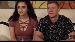 Sofia और Oliver हसीना ऑडिशन के लिए कैमरे पर पहली बार सेक्स कर रही हैं!