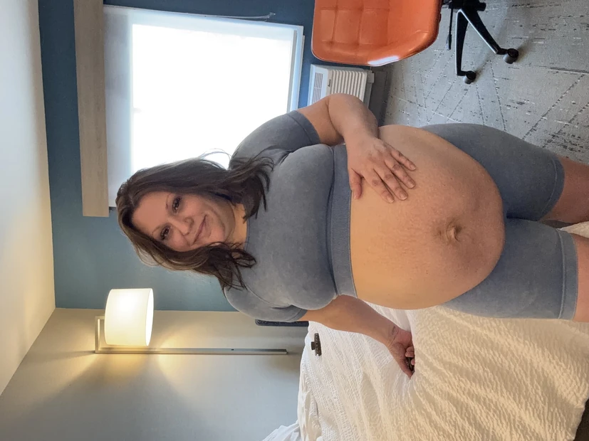 Pregnant Belly Show Off