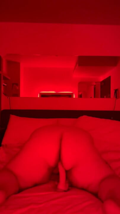 BBW MILF Rides Dildo