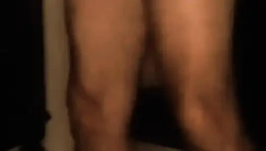 Босс заставляет меня поклоняться его члену каждый день сейчас