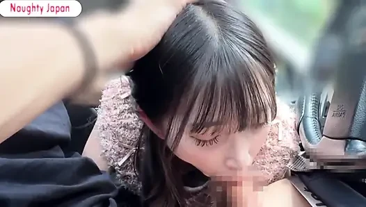 Auto-stimmung steigt, intimer Drive führt zu spielerischer blowjob und sanftem spermaschluck-moment