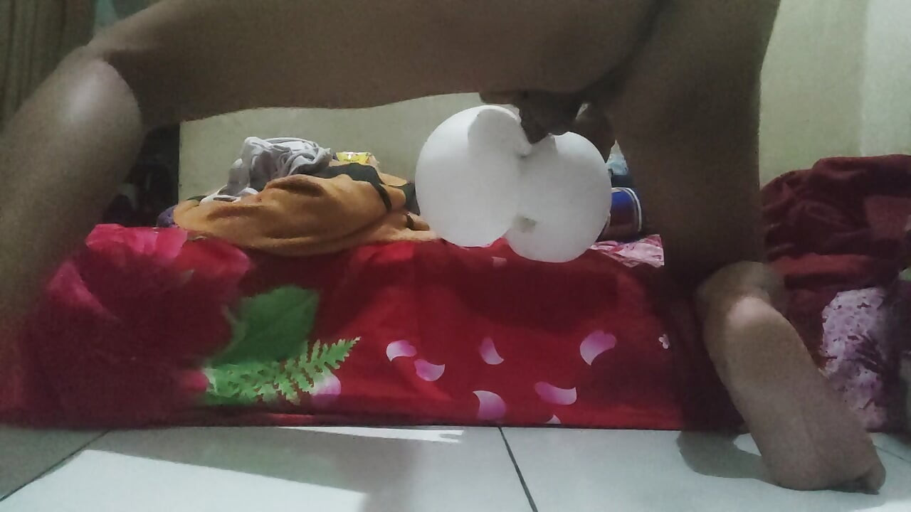 Muscular Man 8 minutes, when it comes out, it squirts a lot