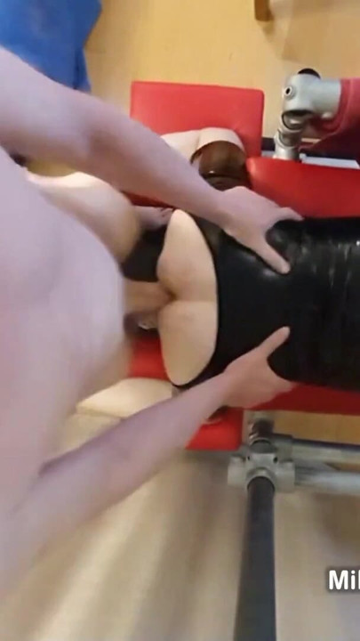 大雞巴DILF肛門無套操蒙面奴爹 | 短片 1