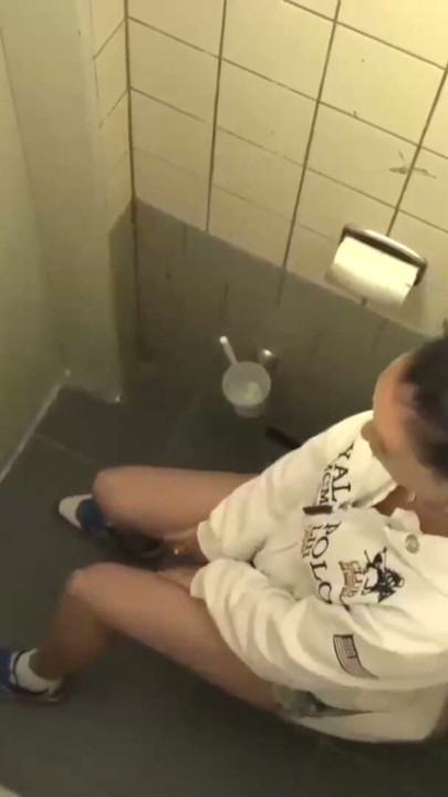 Egon bumst kleine Hure am Bahnhof | Clip 1