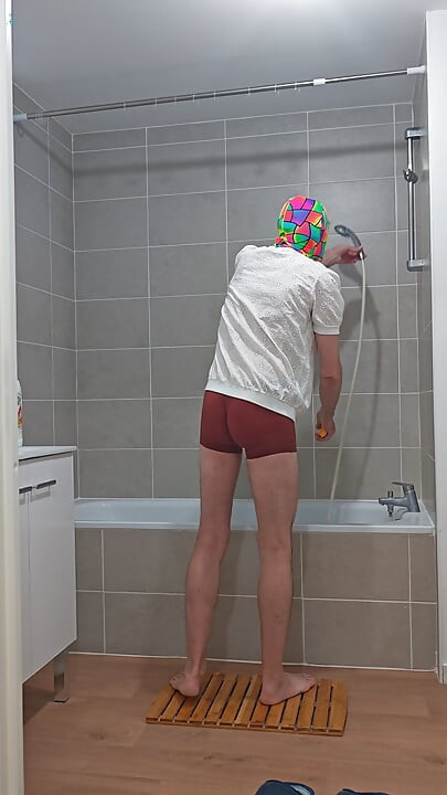 I'm cleaning my bathtub (episode 1)