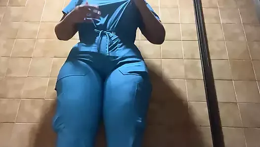 CAMERA IN HOSPITAL CATCHES BIG ASS NURSE PISSING