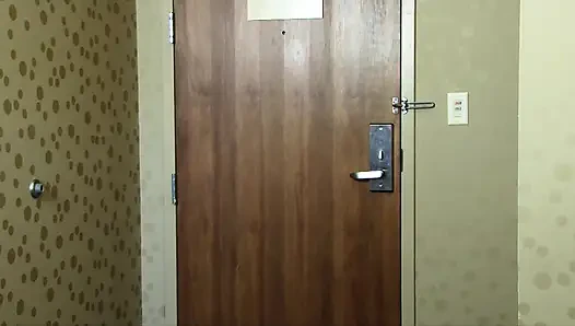Büyük memeli ve götlü zenci lezbo sürtük sarışın beyaz sürtüğüyle eğleniyor