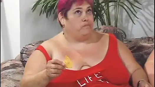 Big fat lesbian threesome pussy licking dildo playing