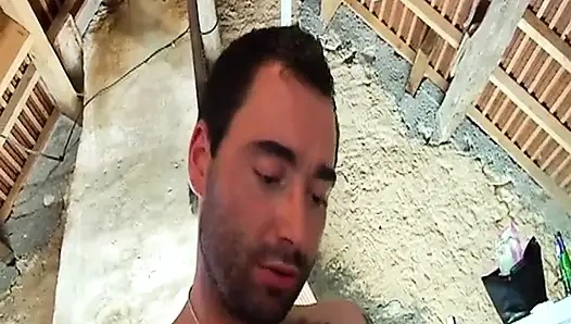 Inked französische schlampe wurde in der outdoor-show gefickt