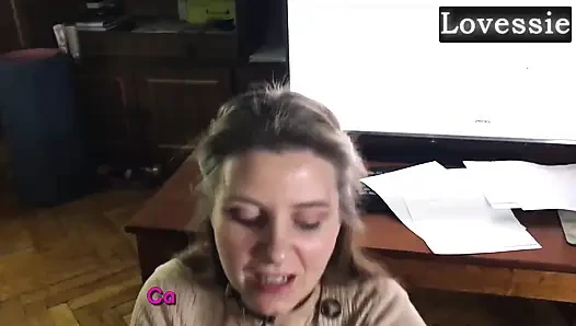 Seksi yeni orta yaşlı seksi sekreter kötü bir iş yaptı ve büyük bir yarakla cezalandırıldı, döl yutuyor - lovessie
