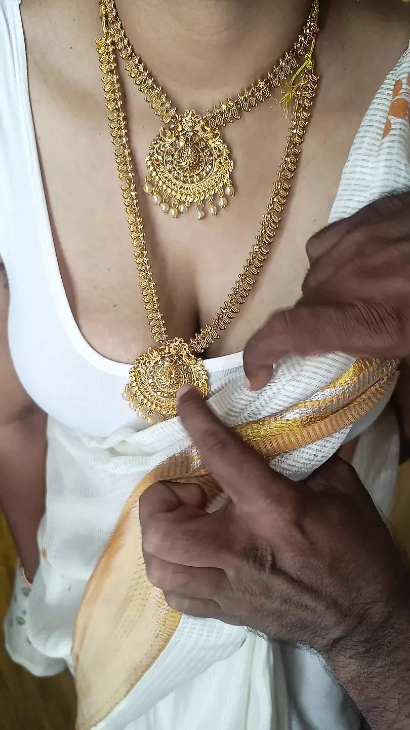 Cheating mallu aunty hot romance  breast licking hot viral video