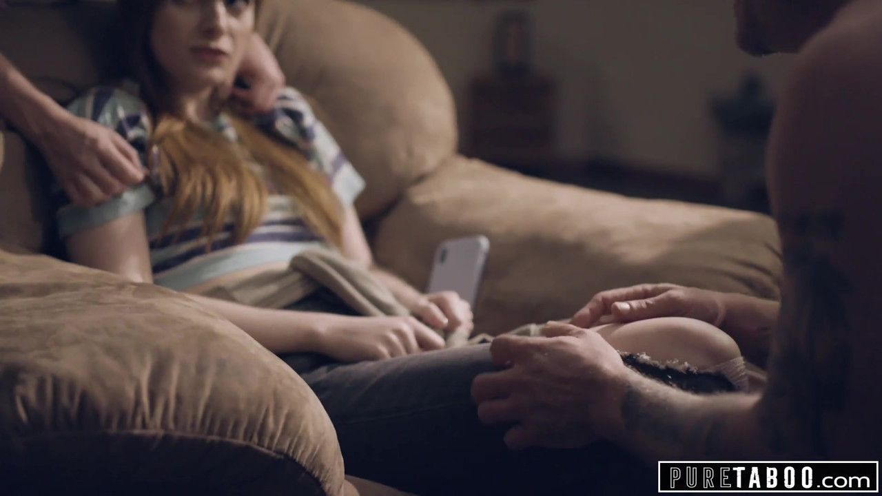 純粋なタブー義理の両親と義理の兄が新しい妹を歓迎