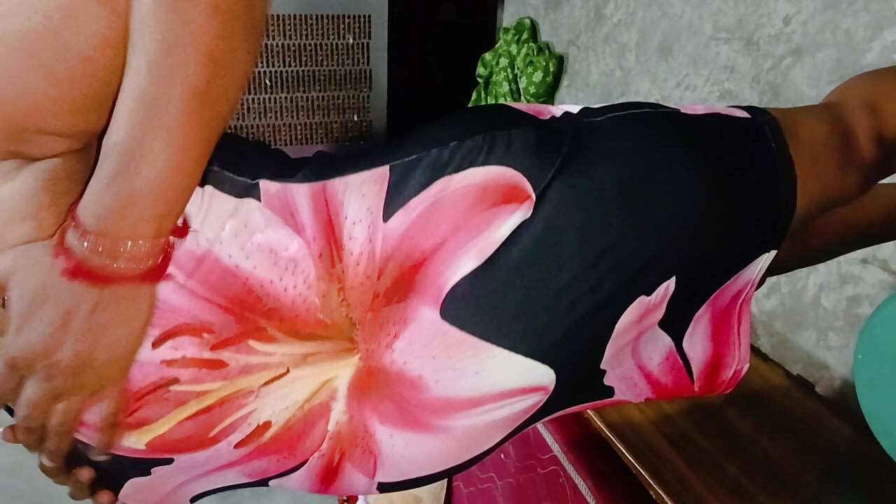 دهان بهابھی هندی ام رو می گام و تو دهنم اسپرم می ریزم، ویدیوی خشن و عمیق گلو عمیق صورت نها بهابی هورنی با اچ