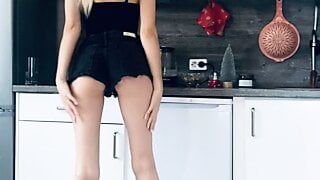 Beautiful Teen Mencia Francis Masturbates On Cam in the Kitchen