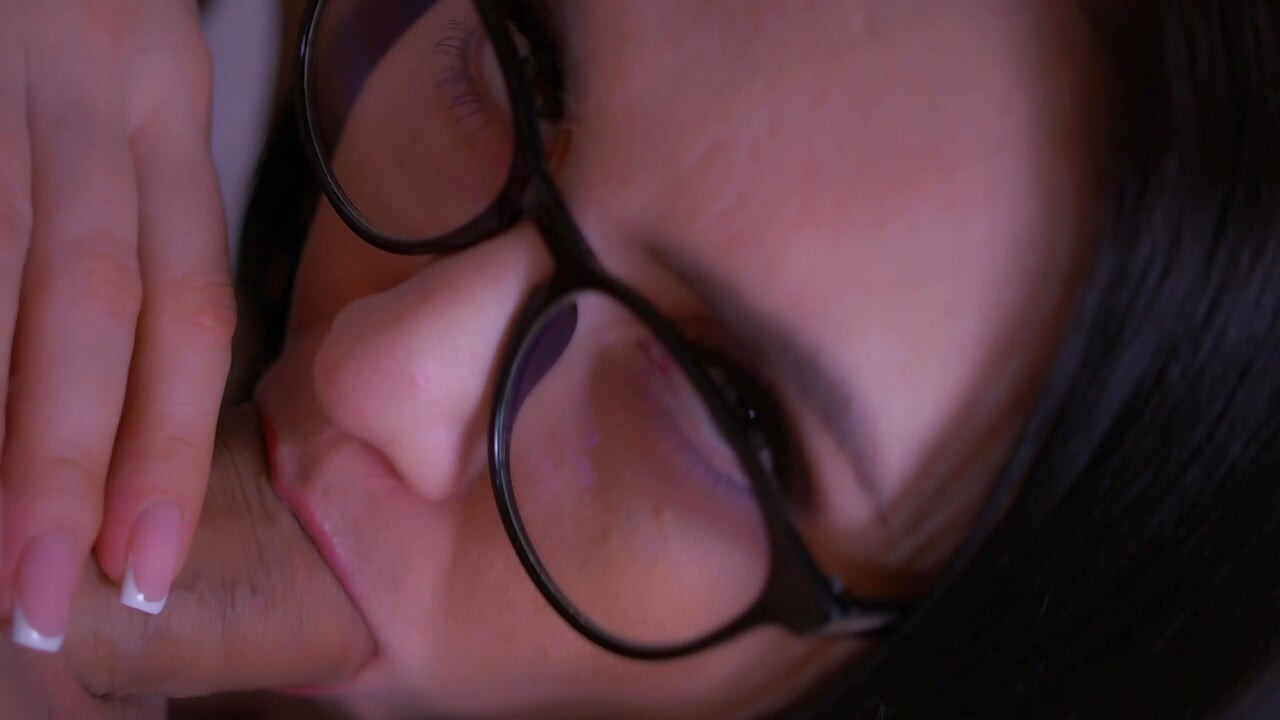 Con đĩ thổi kèn dâm đãng
