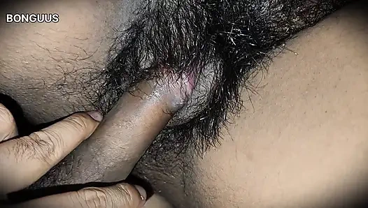 Desi tante teilt bett, wenn ehemann nicht zu hause ist Behaarte muschi ficken